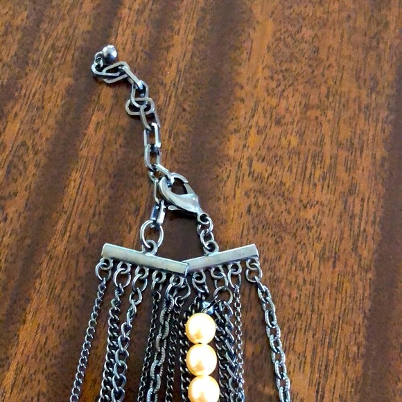 antique silver layered necklace with embellishment & pearls - Picture 5 of 10